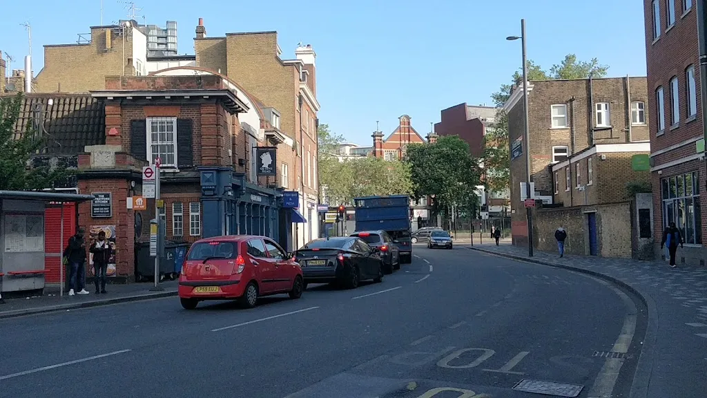 Stratford Broadway (Stop L)