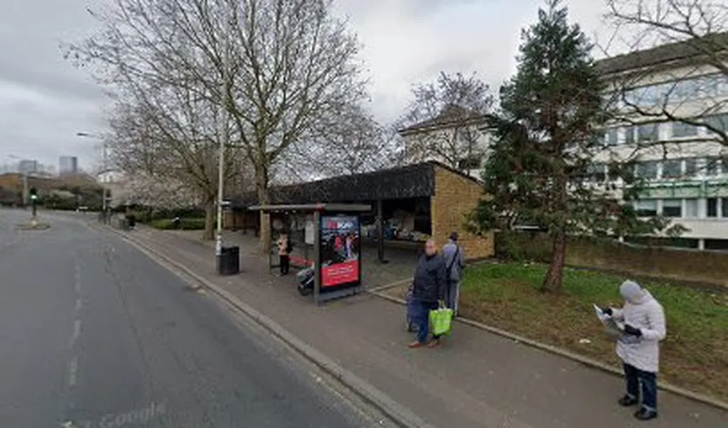 Surrey Quays Station (Stop L)