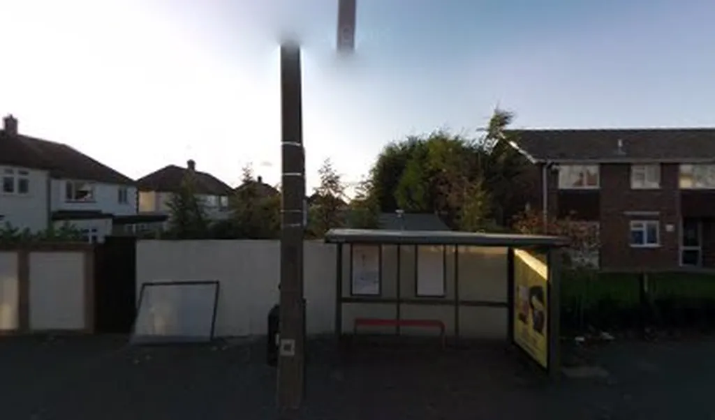 Suttons Avenue (Stop S)