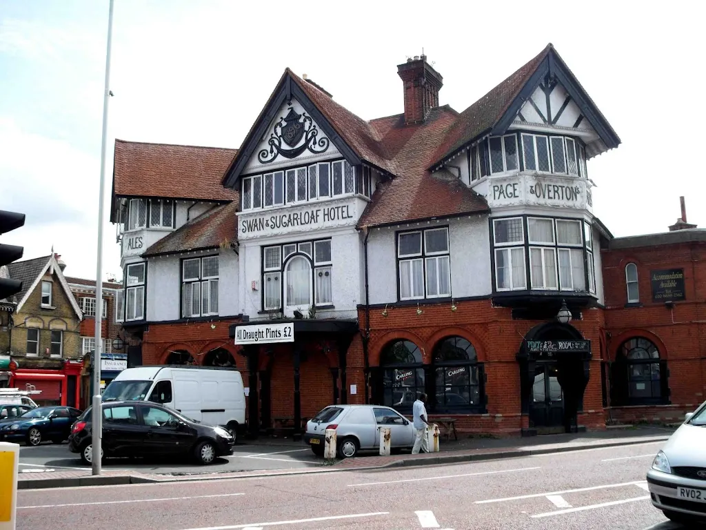 Swan & Sugar Loaf (Stop M)