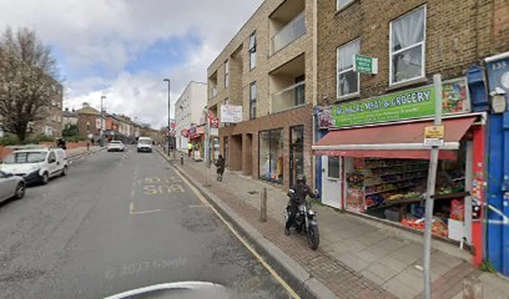 Sydenham / The Woodman (Stop R)