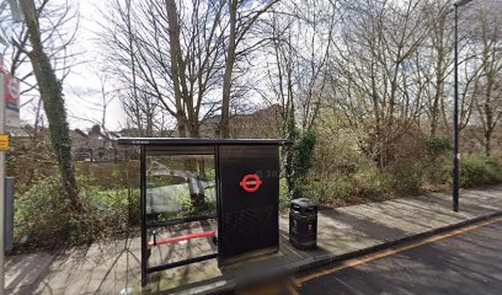Telegraph Place (Stop L)
