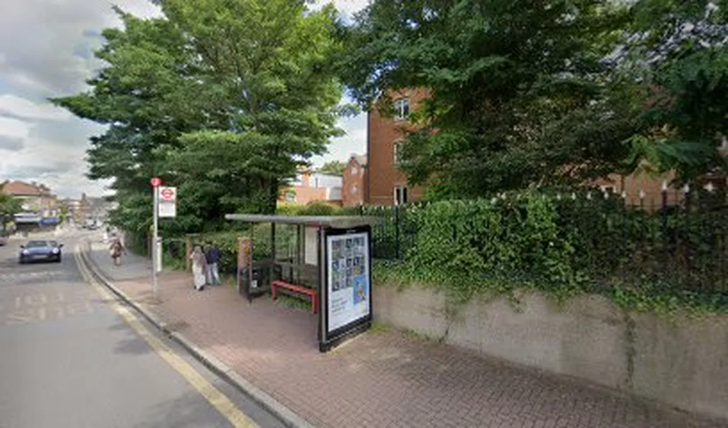 The Avenue (Stop J)