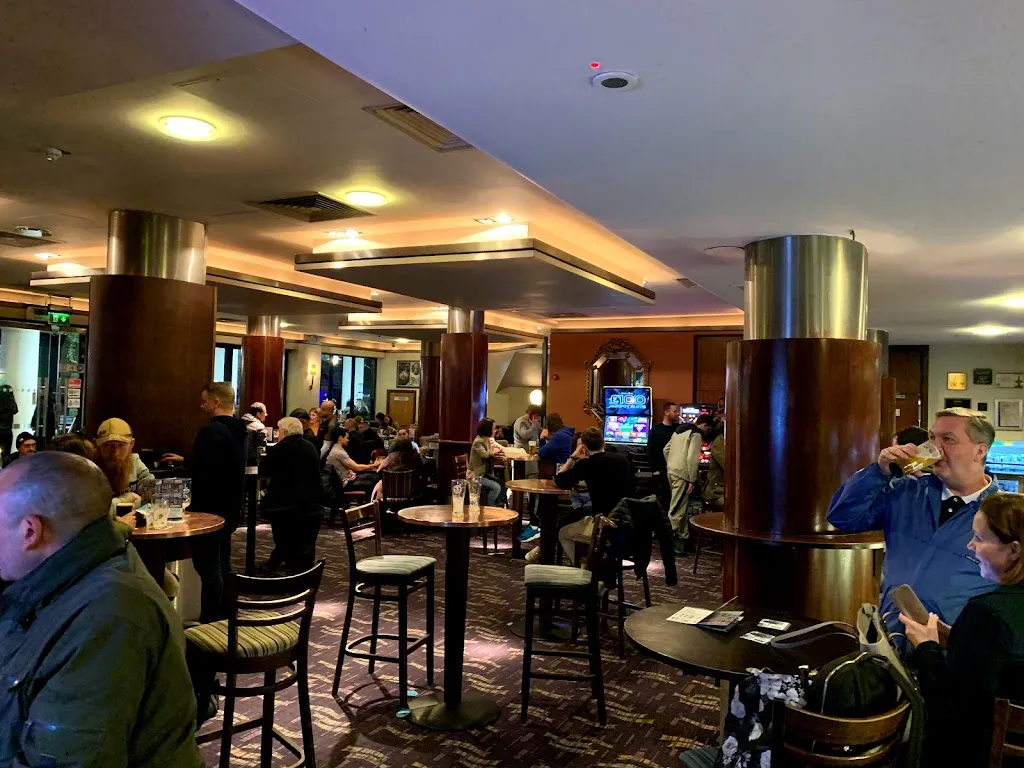 The Gate Clock - JD Wetherspoon