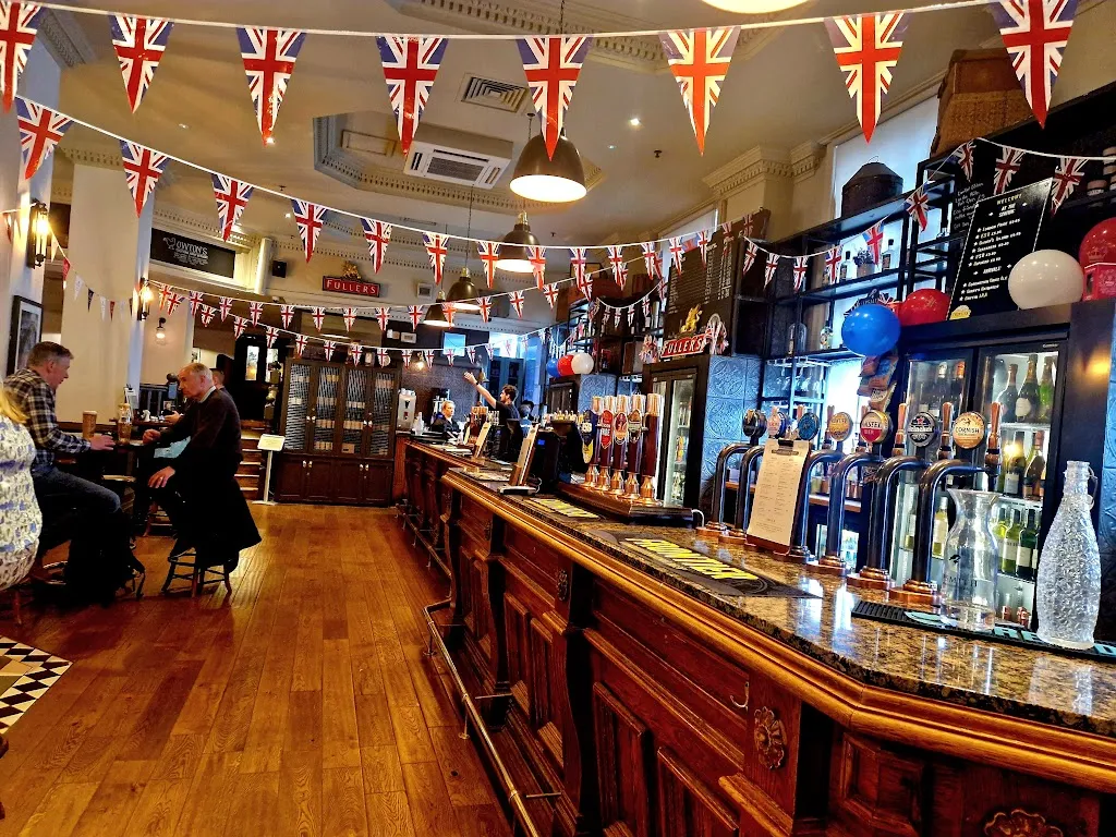 The Mad Bishop & Bear, Paddington