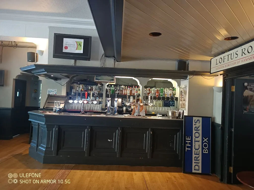 The Queens Tavern