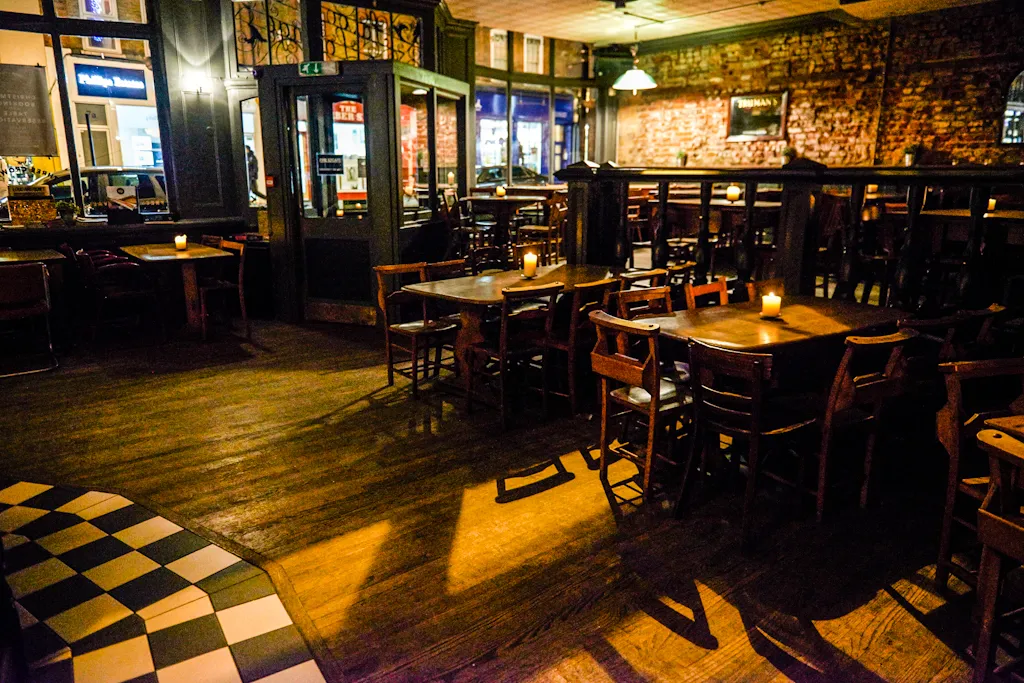 Three Crowns, Stoke Newington