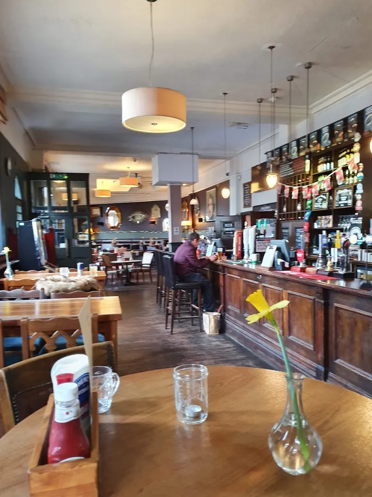 Tooting / The Mitre (Stop TH)