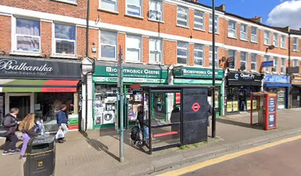 Tooting / The Mitre (Stop TJ)