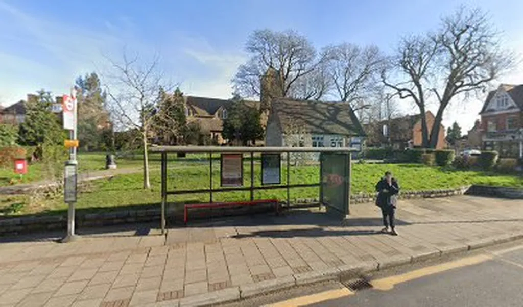 Tottenham Lane (Stop R)
