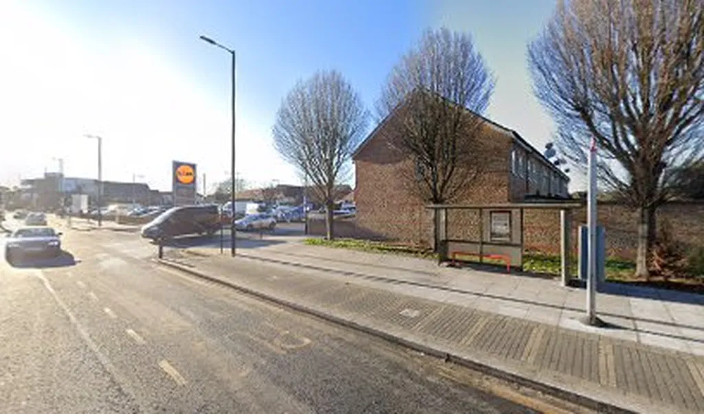 Totteridge Road (Stop H)