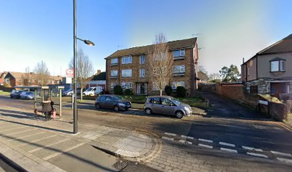 Totteridge Road (Stop K)