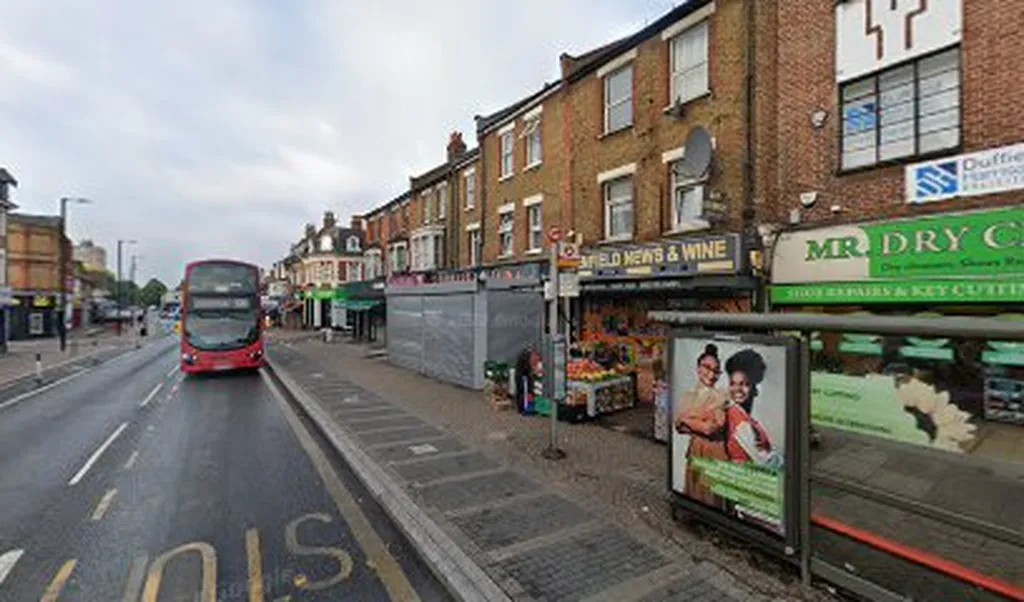 Turkey Street Station (Stop G) 1 Turkey Street Station (Stop G)