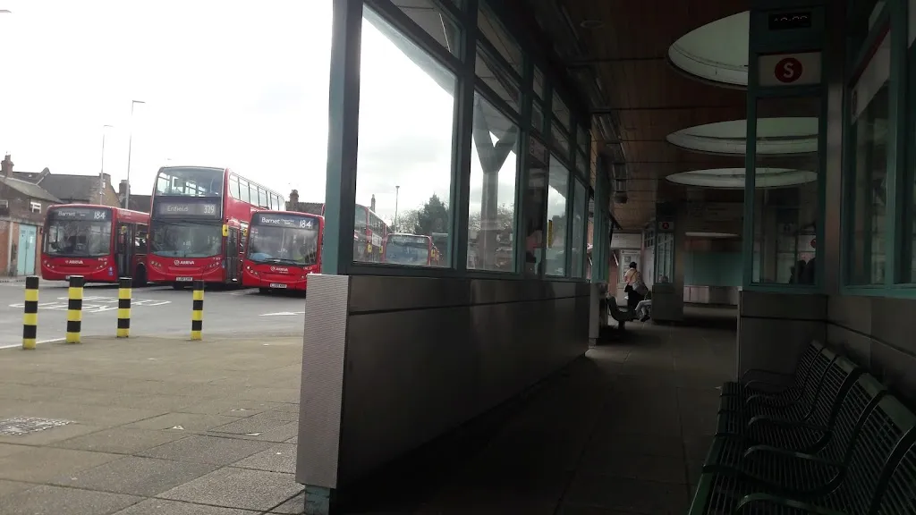 Turnpike Lane Bus Station (Stop R)