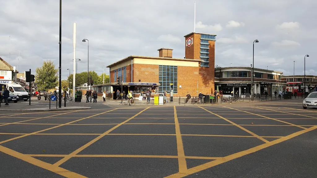 Turnpike Lane Bus Station (Stop T)