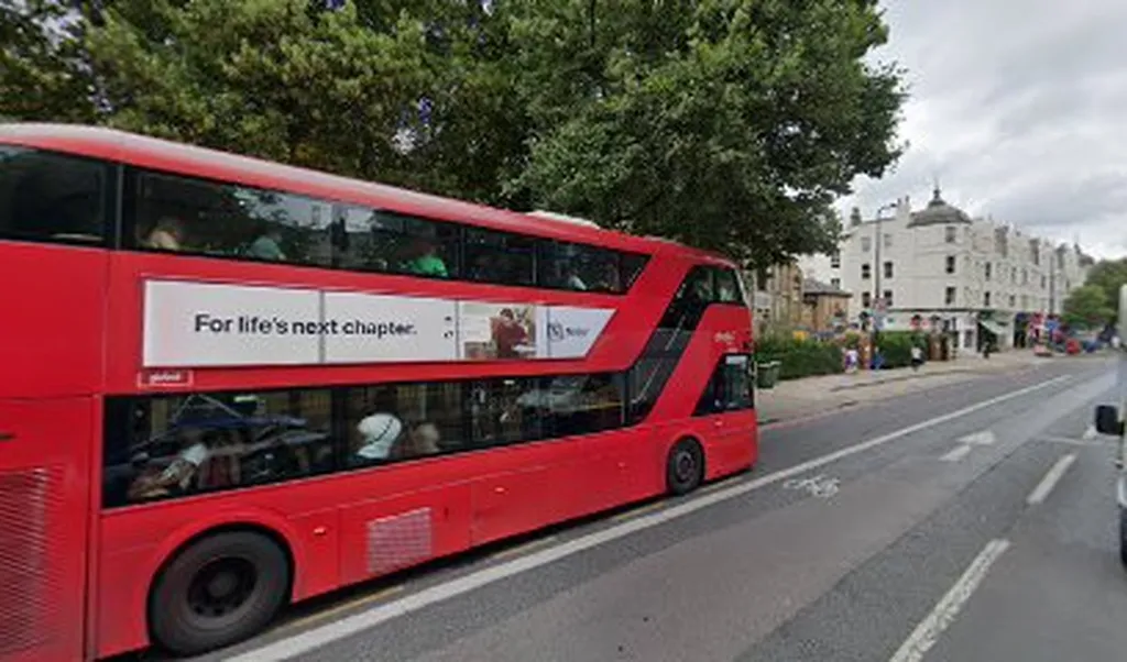 Vassall Road (Stop RE)
