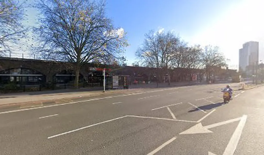 Vauxhall Cross (Stop S)