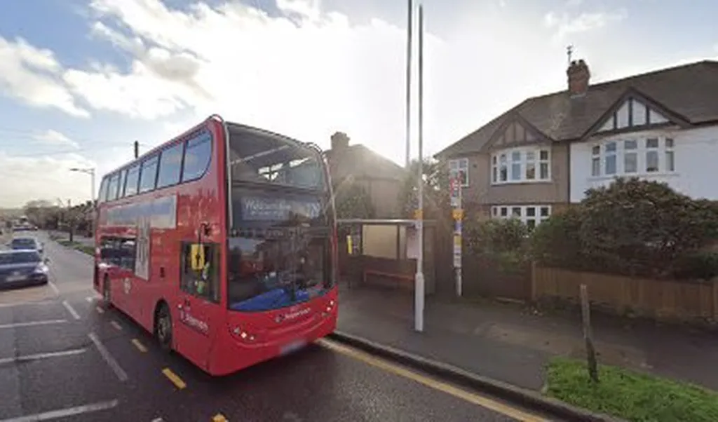 Vernon Avenue (Stop L)
