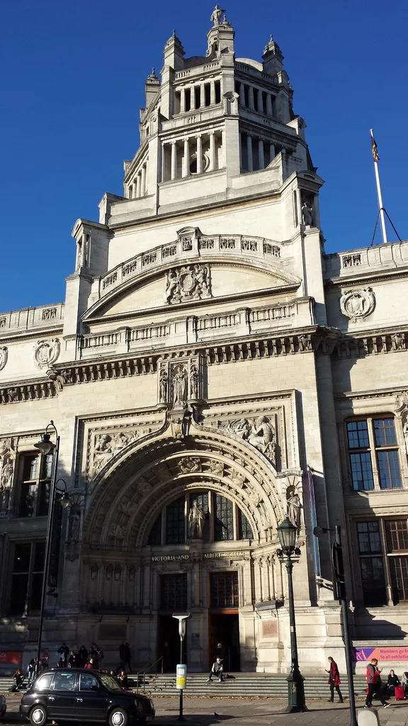 Victoria and Albert Museum (Stop M)
