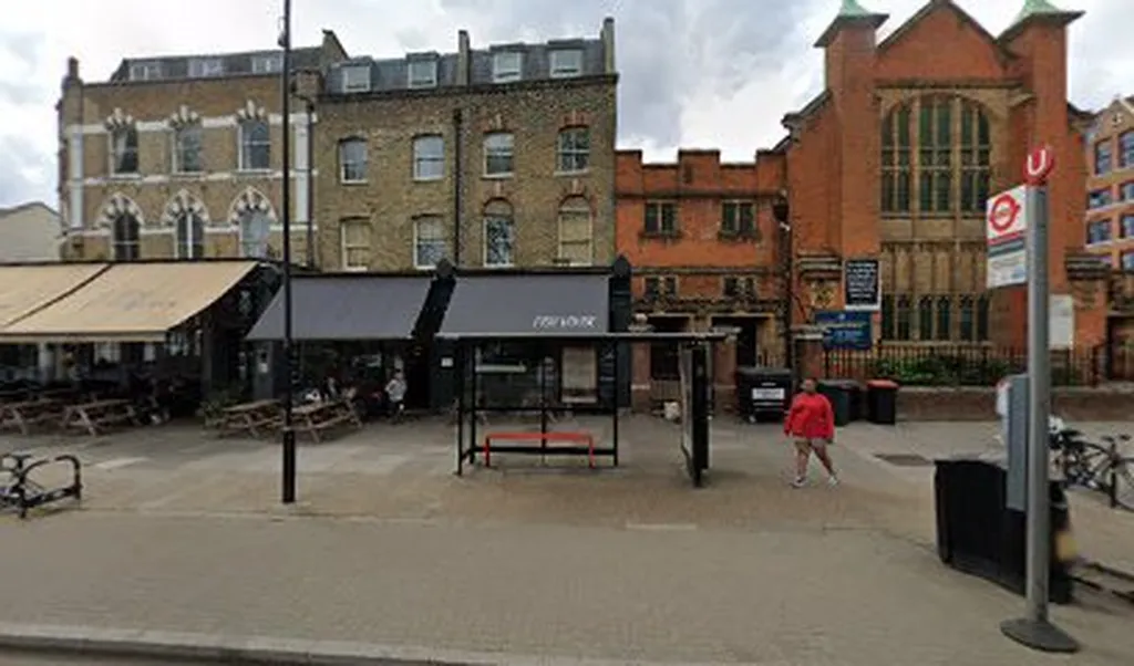 Victoria Park Road (Stop U)