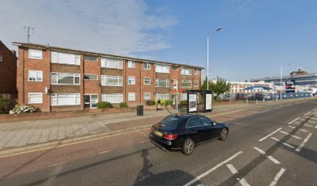 Victoria Road Dagenham (Stop R)