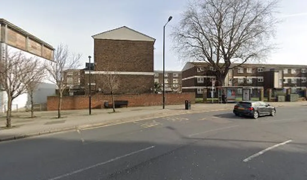 Victoria Road (Stop G)
