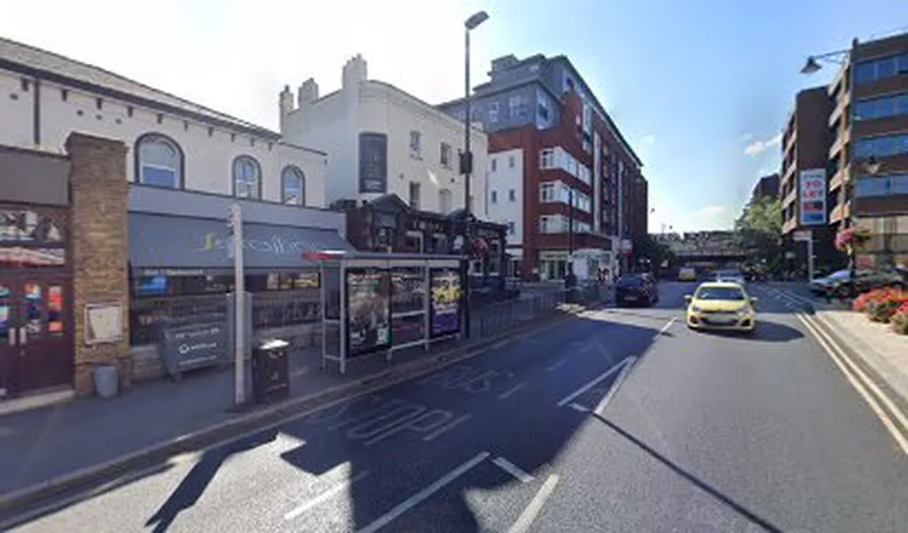 Wallington Station / Manor Road (Stop A)