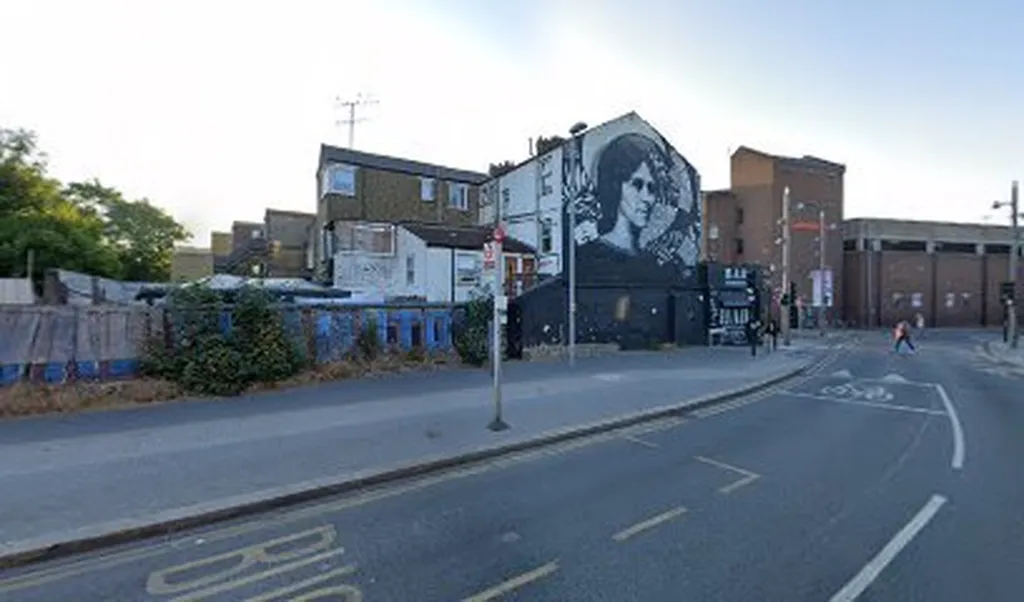 Walthamstow Market / High Street (Stop L)