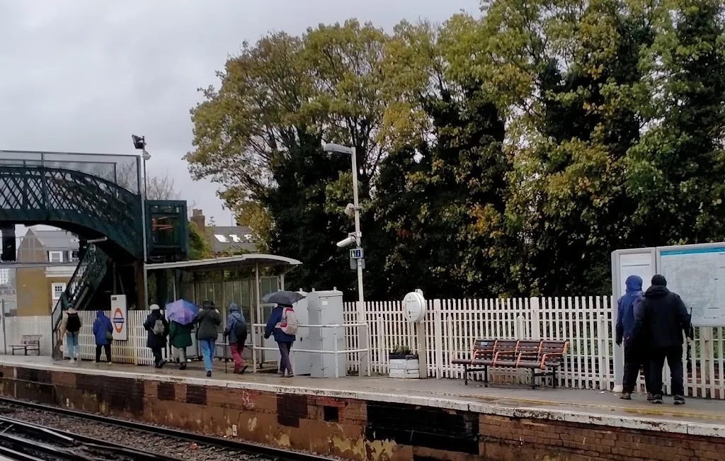 Wandsworth Road Station (Stop L)