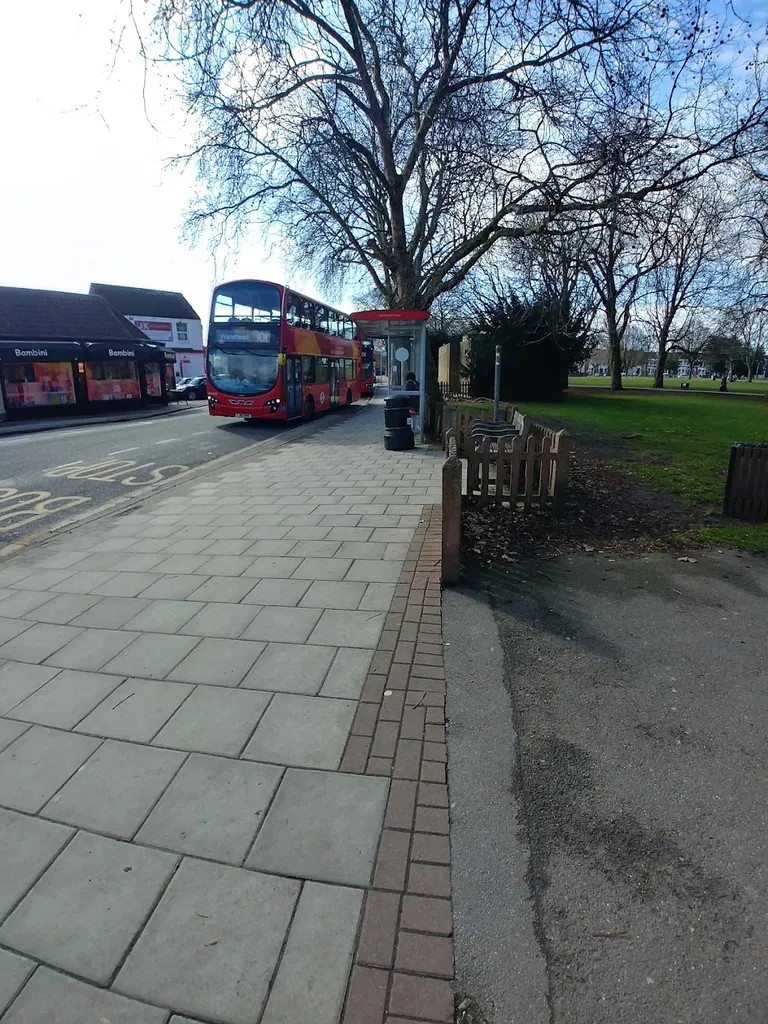 Wanstead High Street / Wanstead Station (Stop D)