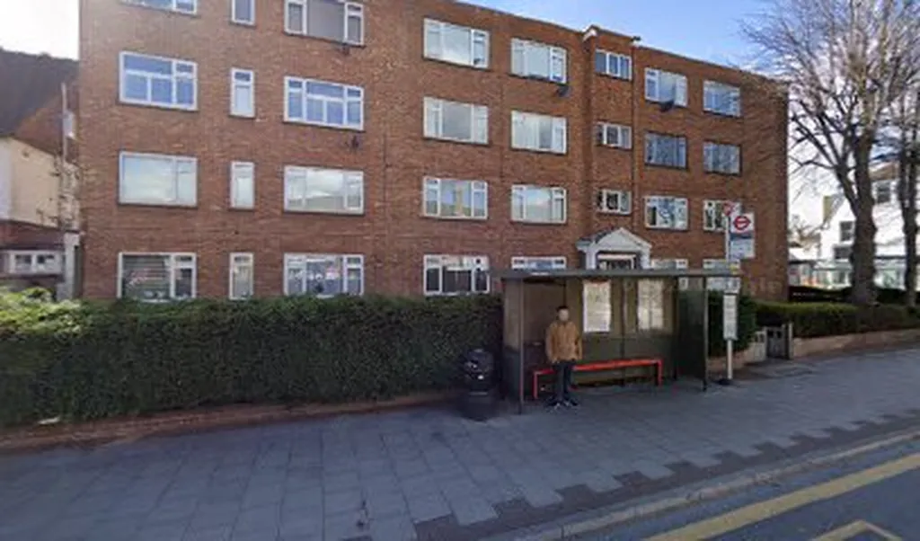 Wanstead Place (Stop SH)