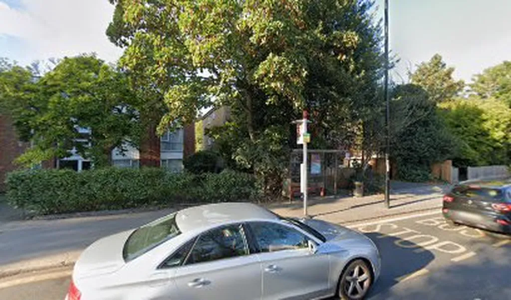 Warham Road / Brighton Road (Stop K)
