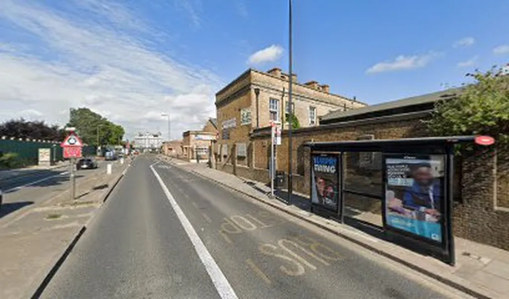Warspite Road (Stop T)