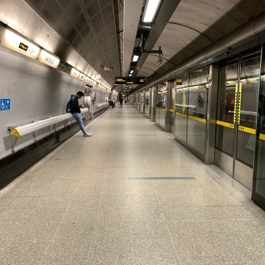 Waterloo Station / Waterloo Road (Stop F)