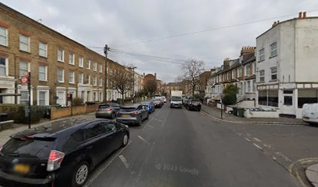 Watlington Grove (Stop Q) 1 Watlington Grove (Stop Q)