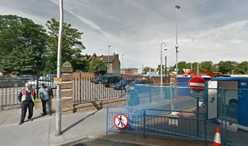 West Croydon Bus Station (Stop B8)