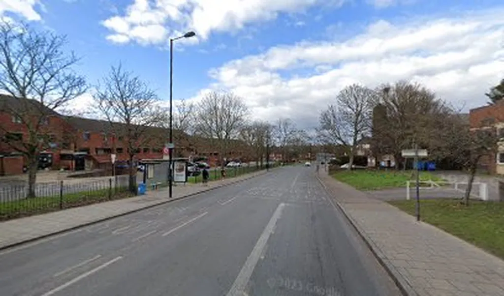 Westhorne Avenue (Stop C)