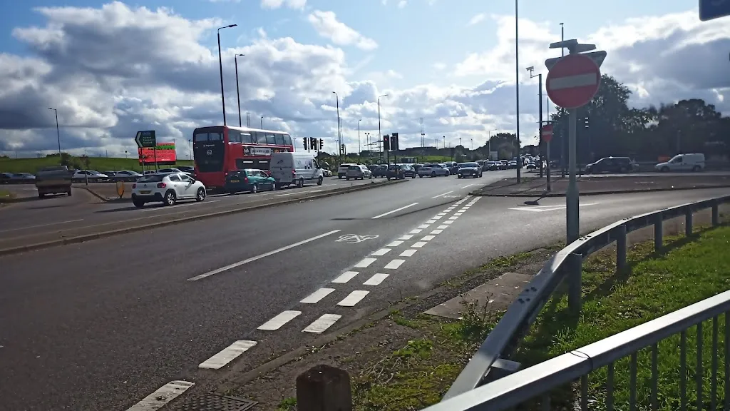 Whalebone Lane North (Stop EC)