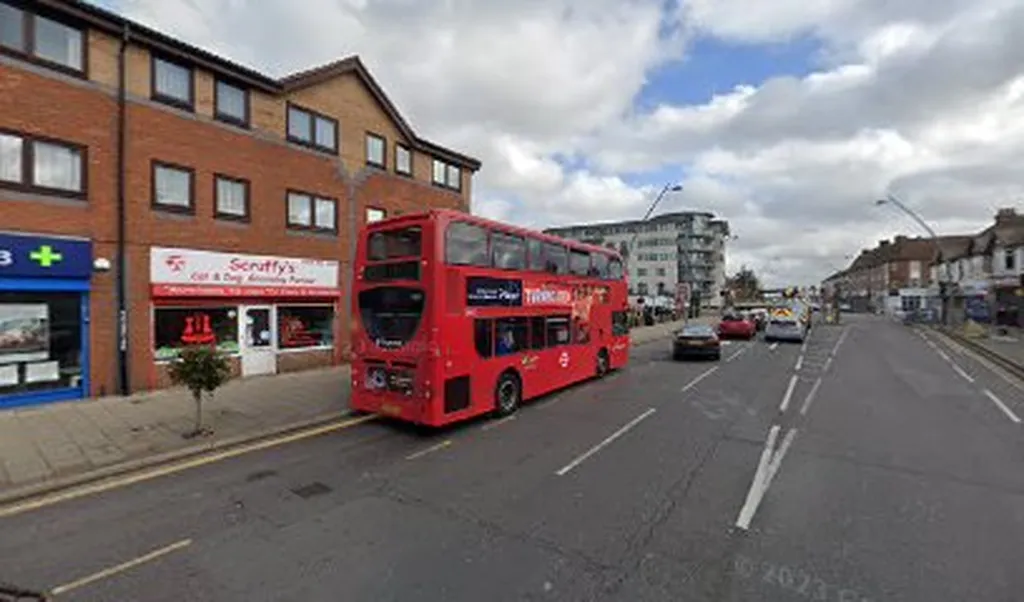 Whalebone Lane (Stop N)