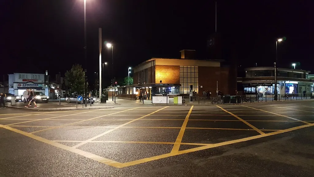 Wood Green High Road (Stop Q)