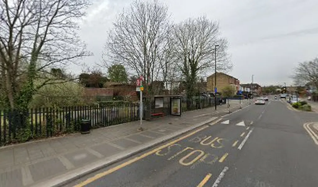 Woodberry Avenue (Stop M)
