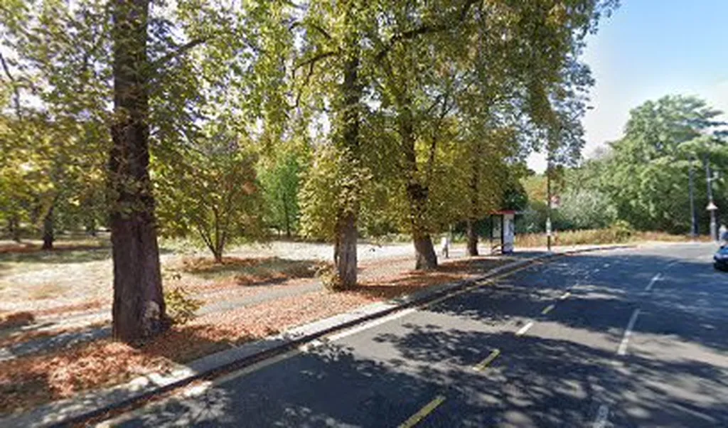 Woodfield Avenue (Stop F)