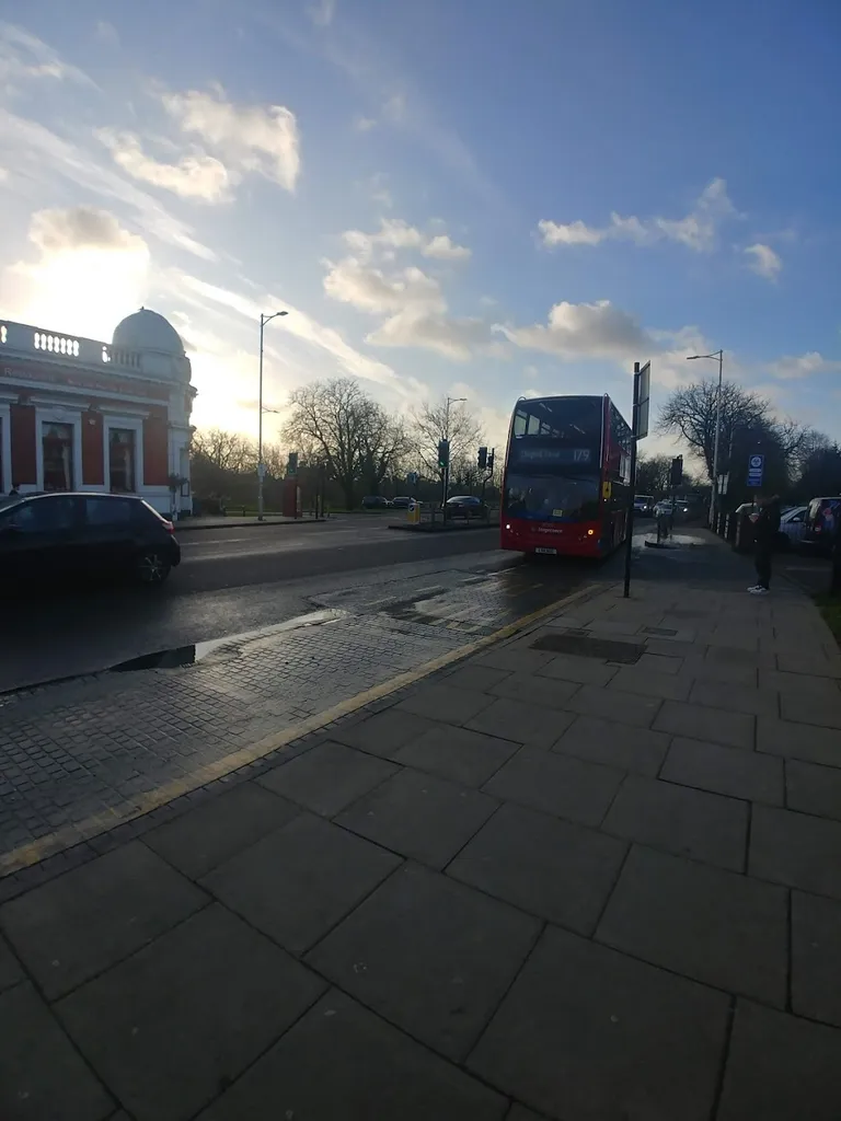 Woodford Green / Broadmead Road (Stop U)