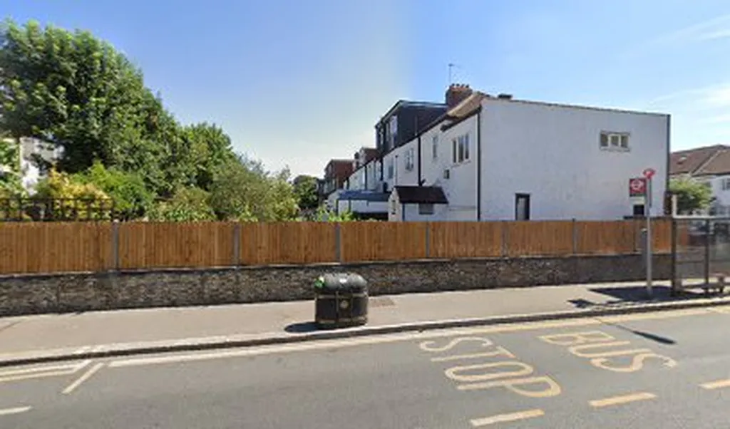 Woodside Park Avenue (Stop F)