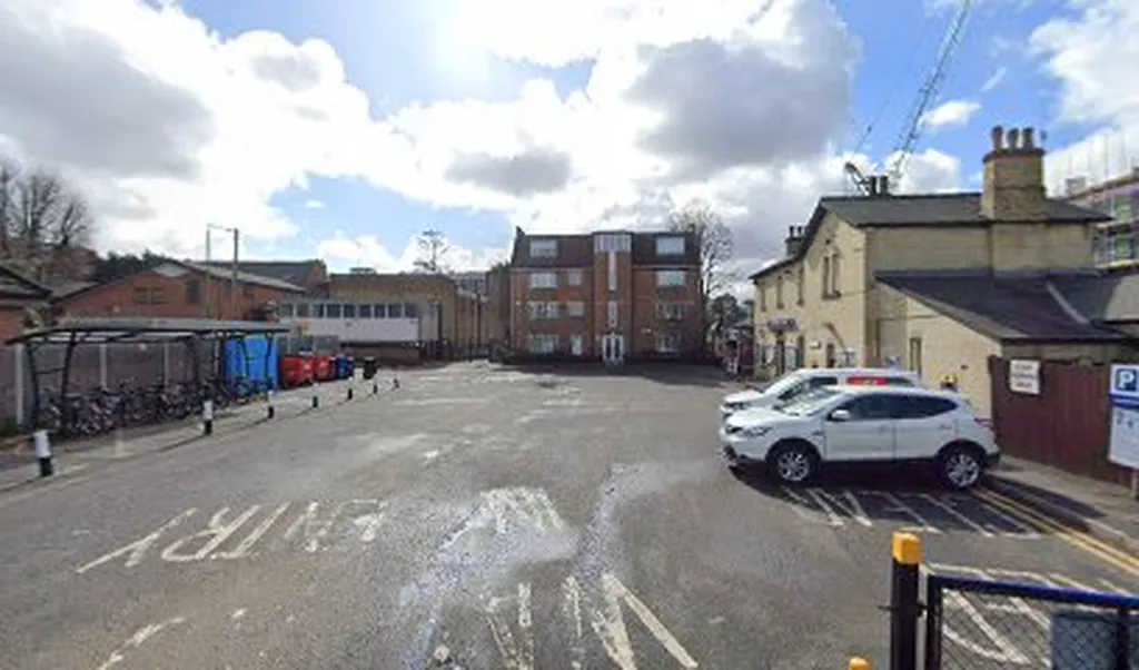 Woodside Park (Stop L)