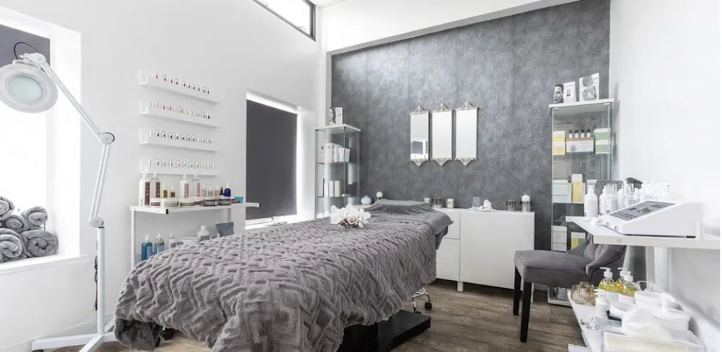 Ambience Beauty & Aesthetics (Ladies Only)