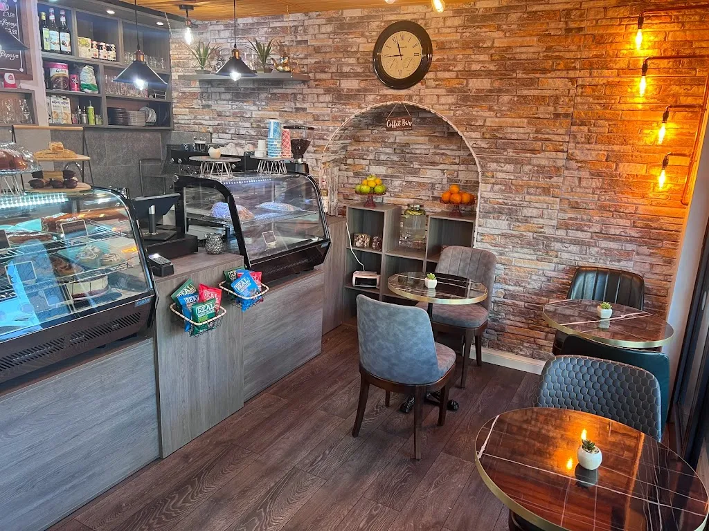 Arch cafe