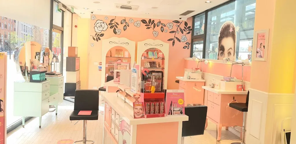 Benefit Cosmetics Boutique & BrowBar lounge