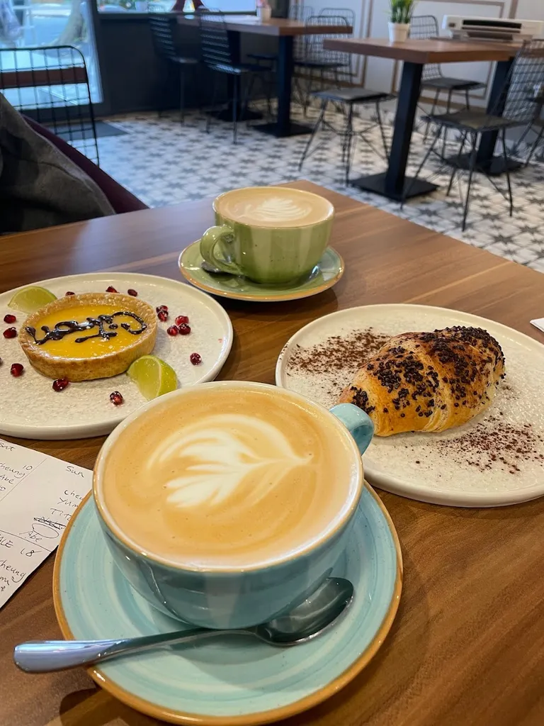 Blanche Cafe Bistro