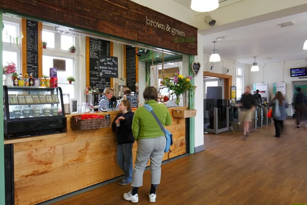 Brown & Green Cafe